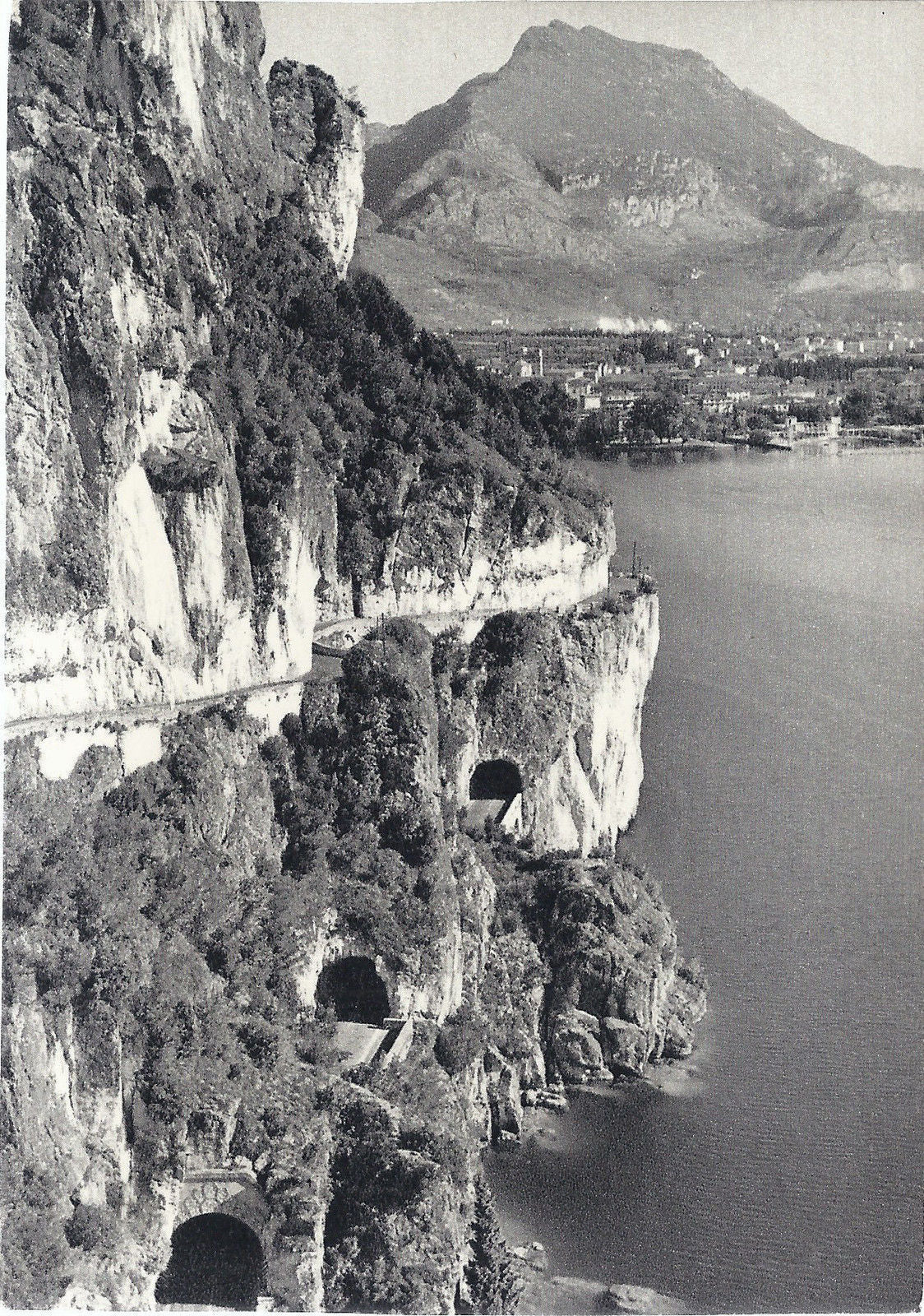 GARDASEE, BLICK AUF RIVA - LAGO DI GARDA, VEDUTA DI RIVA - N