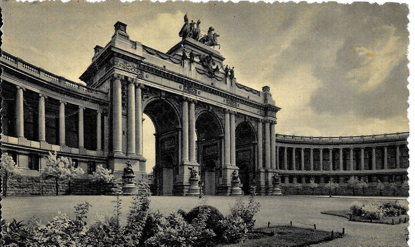 BRUXELLES - L'ARCADE DU PALAIS DU CINQUANTENAIRE - V195