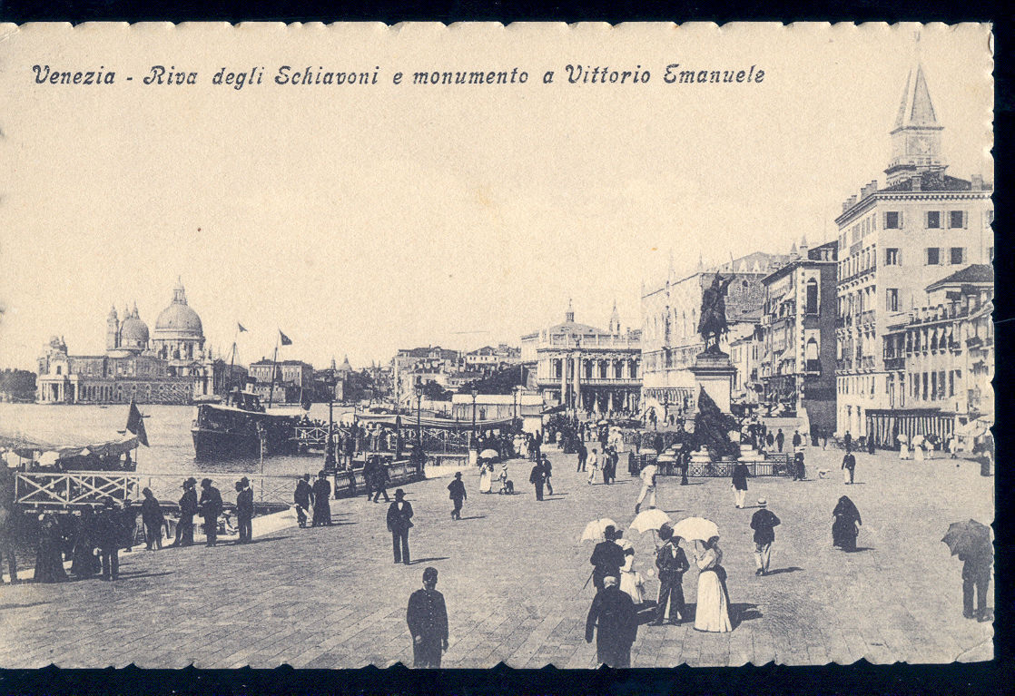 VENEZIA - RIVA DEGLI SCHIAVONI E MONUMENTO A VITTORIO EMANUELE - NV