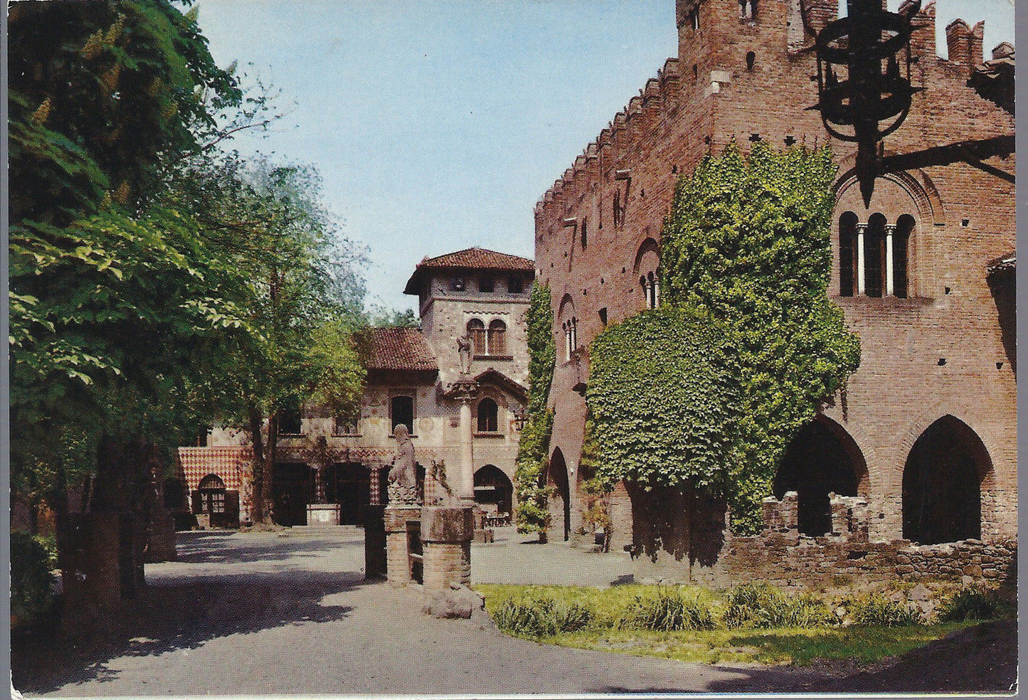 GRAZZANO VISCONTI - ALBERGO DEL BISCIONE - V 1970 - FG
