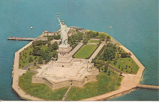 LIBERTY ISLAND IN N.Y.HARBOR - V/T