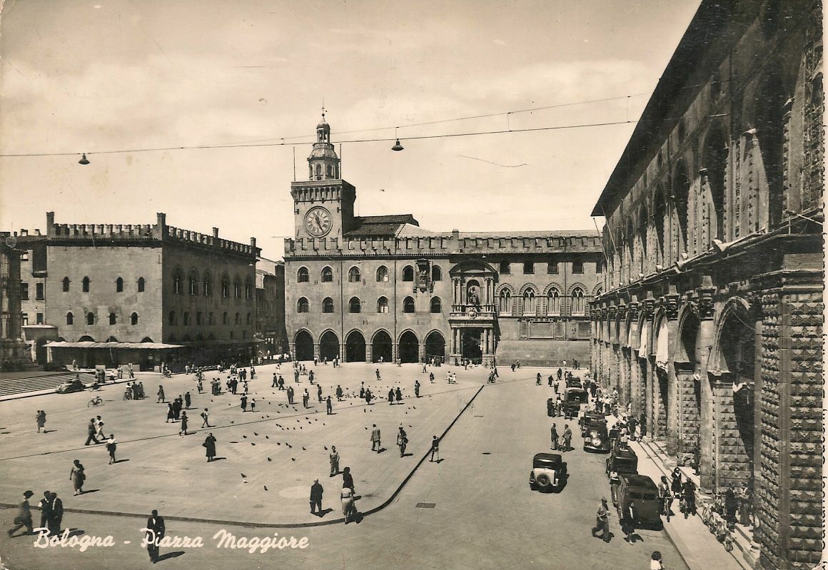BOLOGNA - PIAZZA MAGGIORE - V1957