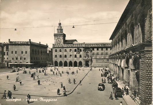 BOLOGNA - PIAZZA MAGGIORE - V1957