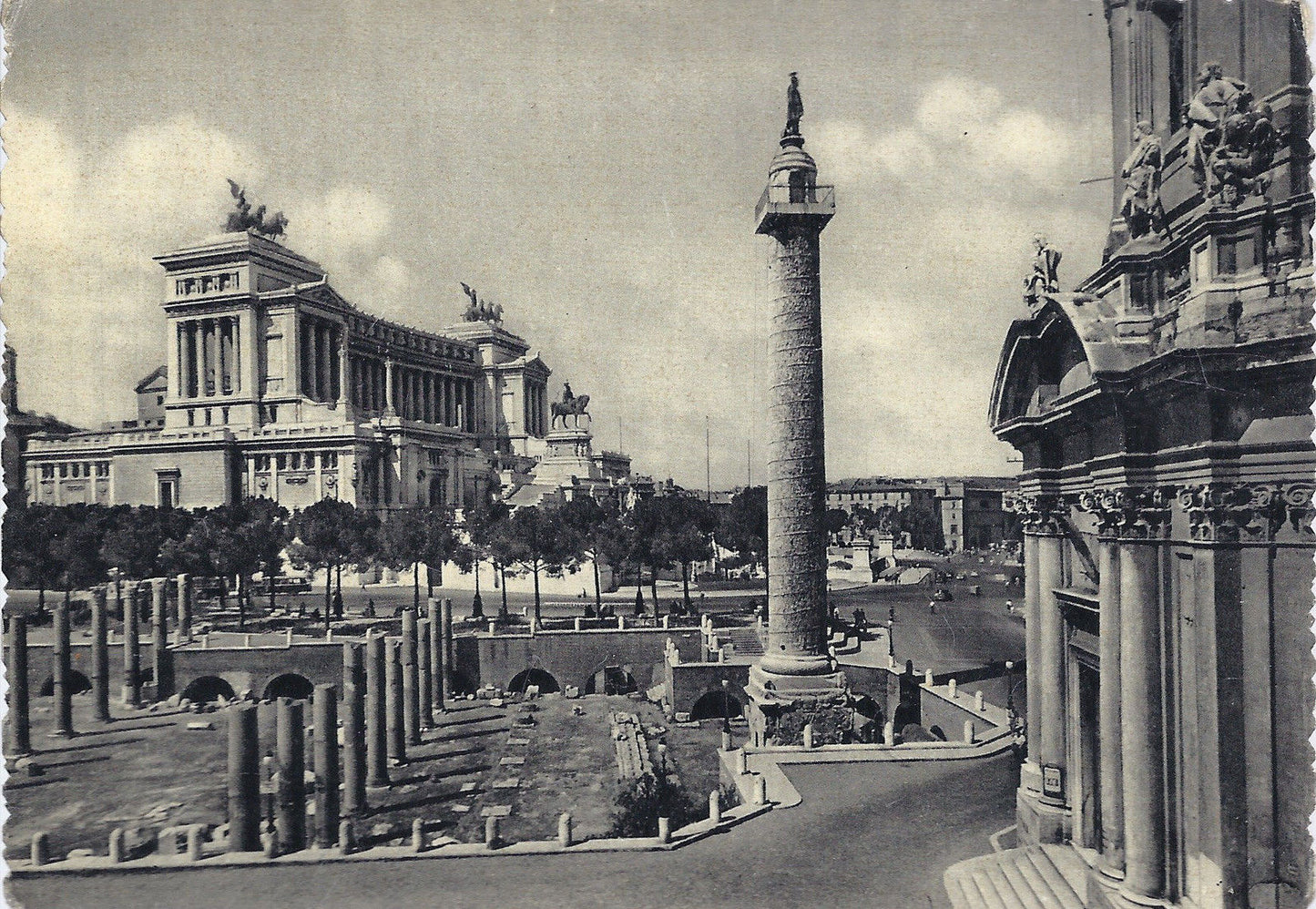 ROMA - FORO TRAIANO E MONUMENTO A VITTORIO EMANUELE II - NV