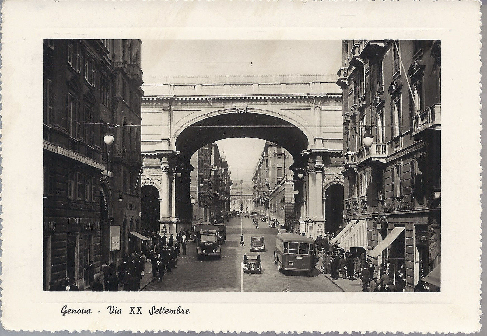 GENOVA - VIA XX SETTEMBRE - V 1950 - FG - Bus  animata
