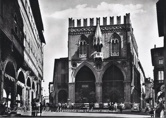 BOLOGNA - PIAZZA DELLA MERCANZIA CON PALAZZO OMONIMO - NV - 