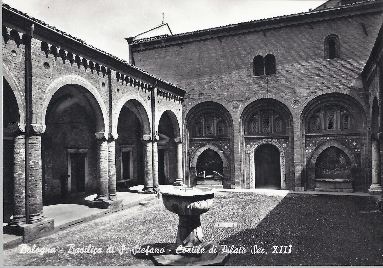 BOLOGNA - BASILICA DI S. STEFANO - CORTILE DI PILATO - NV
