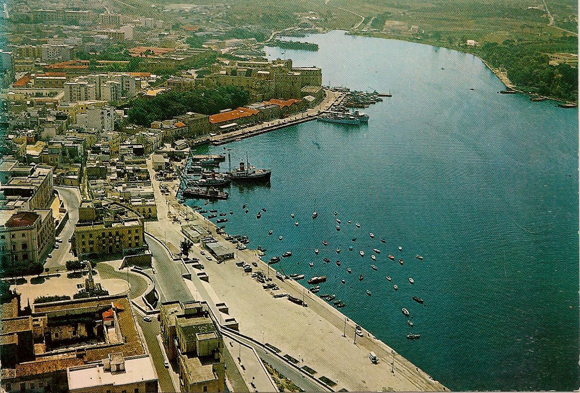 BRINDISI - PANORAMA DALL'AEREO - NV