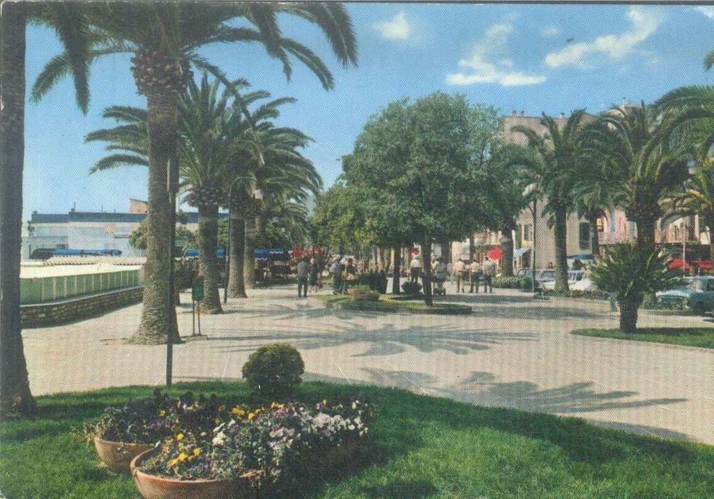 LOANO-  PASSEGGIATA E GIARDINI -V1972