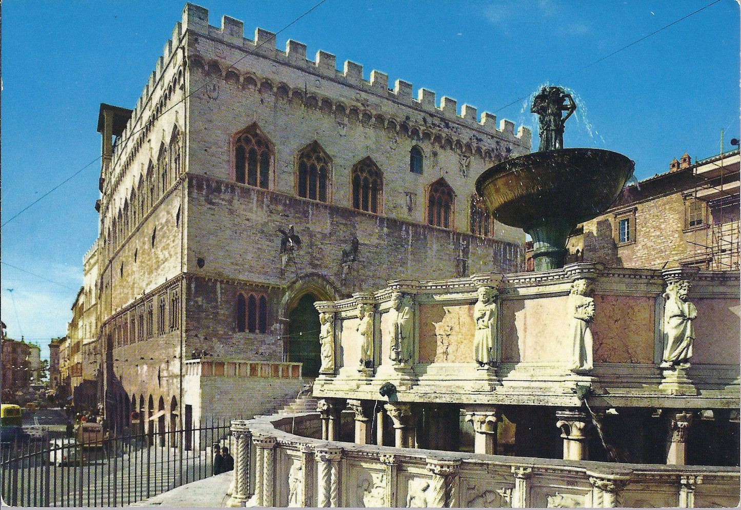 PERUGIA - PALAZZO COMUNALE E PARTICOLARE DELLA FONTANA MAGGI