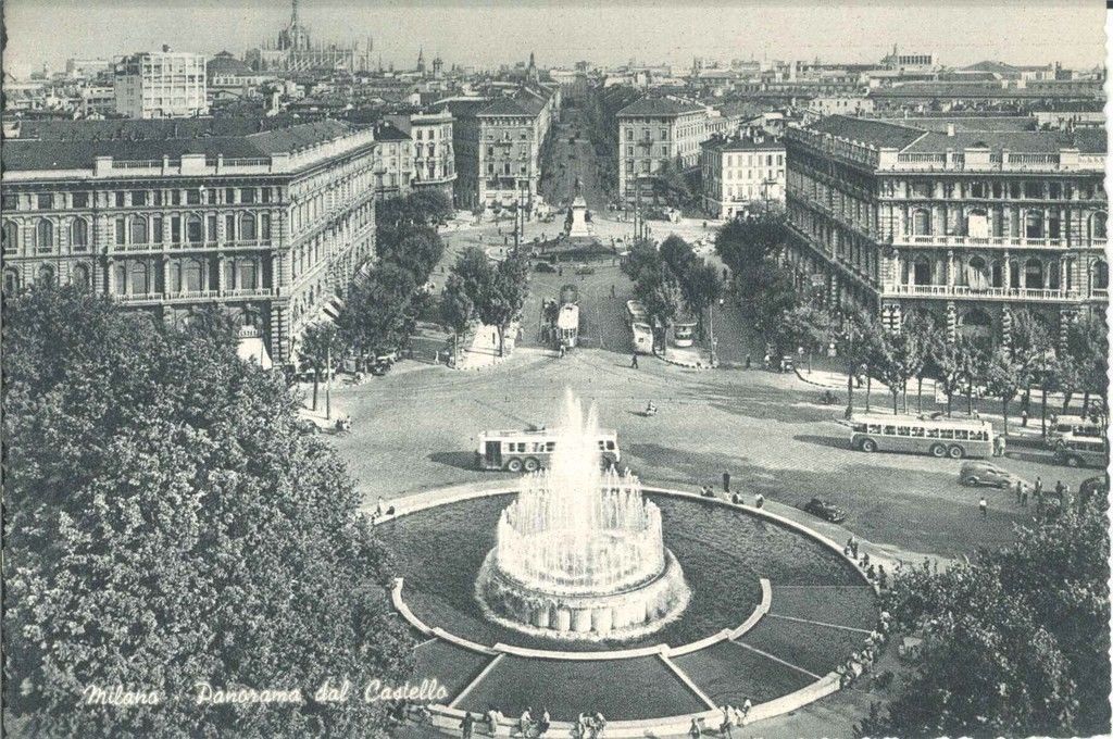MILANO - PANORAMA DAL CASTELLO - NV - TRAM E FILOBUS