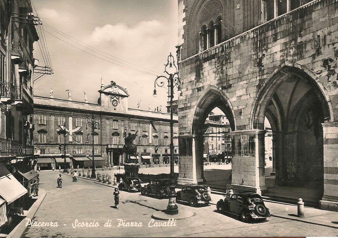 PIACENZA - SCORCIO DI PIAZZA CAVALLI - NV