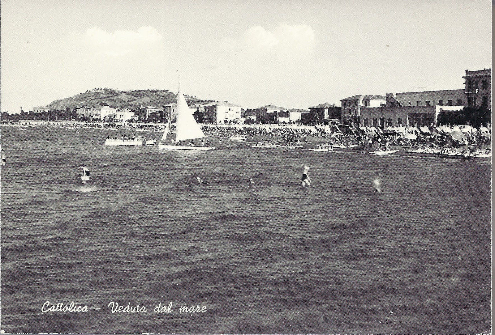 CATTOLICA - VEDUTA DAL MARE - NV - FG - animata