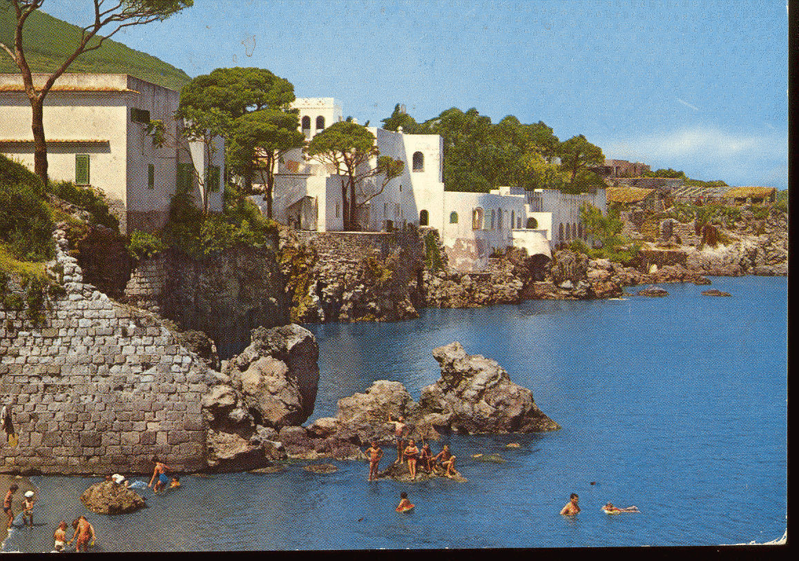 ISCHIA - UNA SUGGESTIVA SPIAGGETTA - V1966