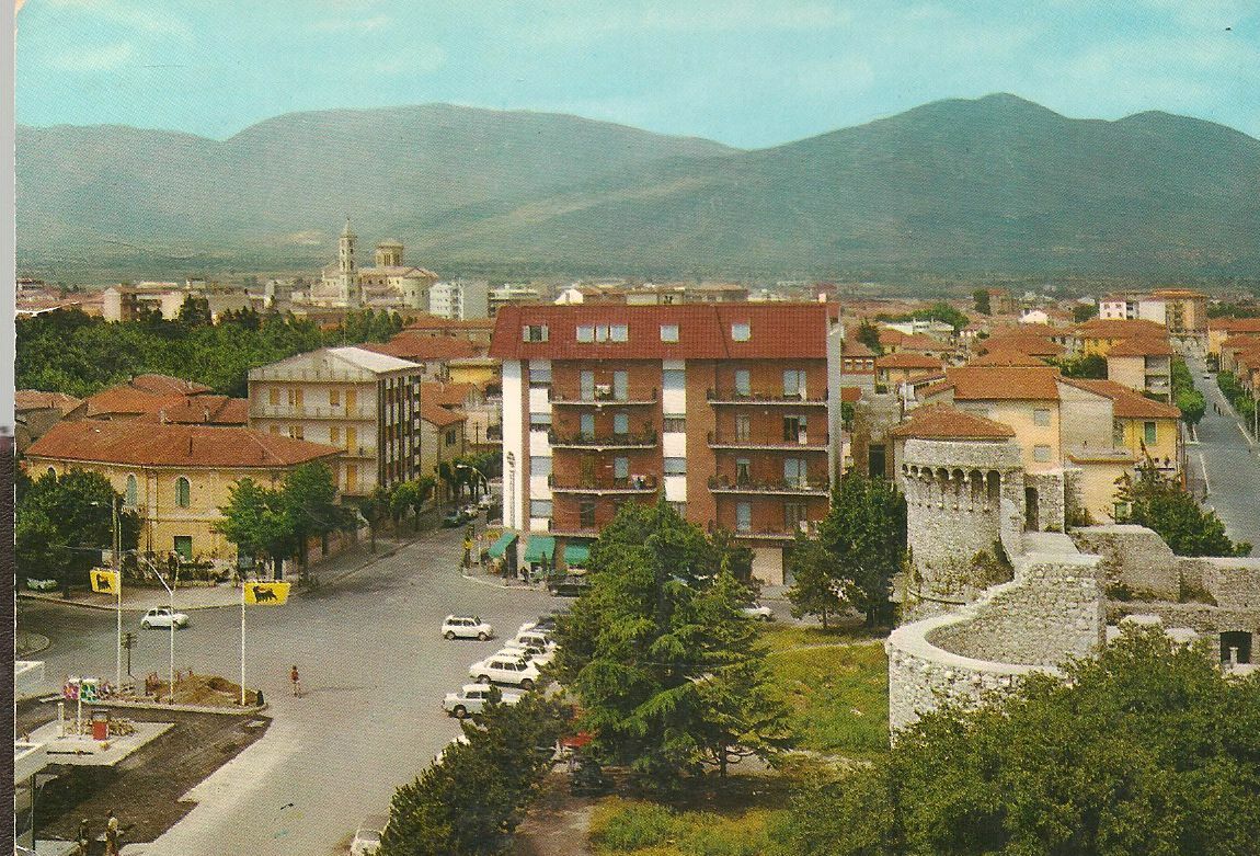 AVEZZANO - PIAZZA CASTELLO  -V1971