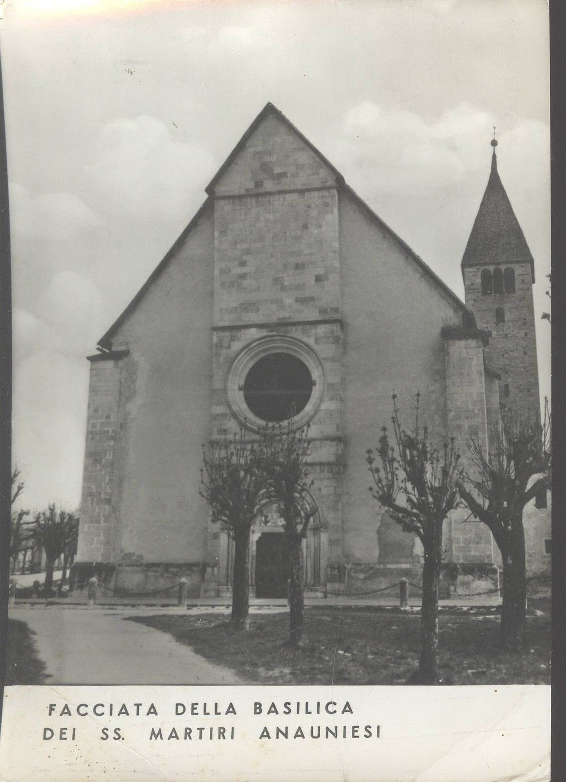 FACCIATA DELLA BASILICA DEI SS. MARTIRI ANAUNIESI - SANZENO 
