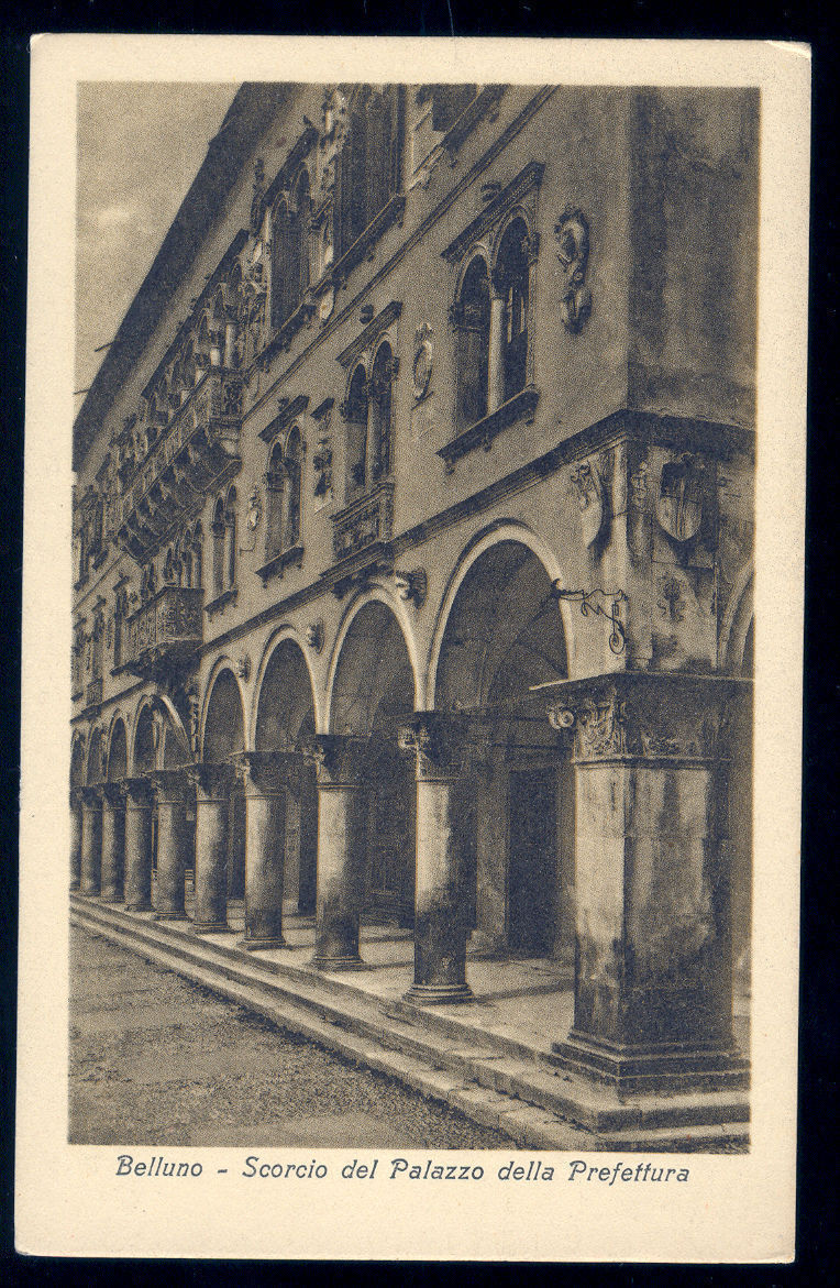 BELLUNO - SCORCIO DEL PALAZZO DELLA PREFETTURA - NV