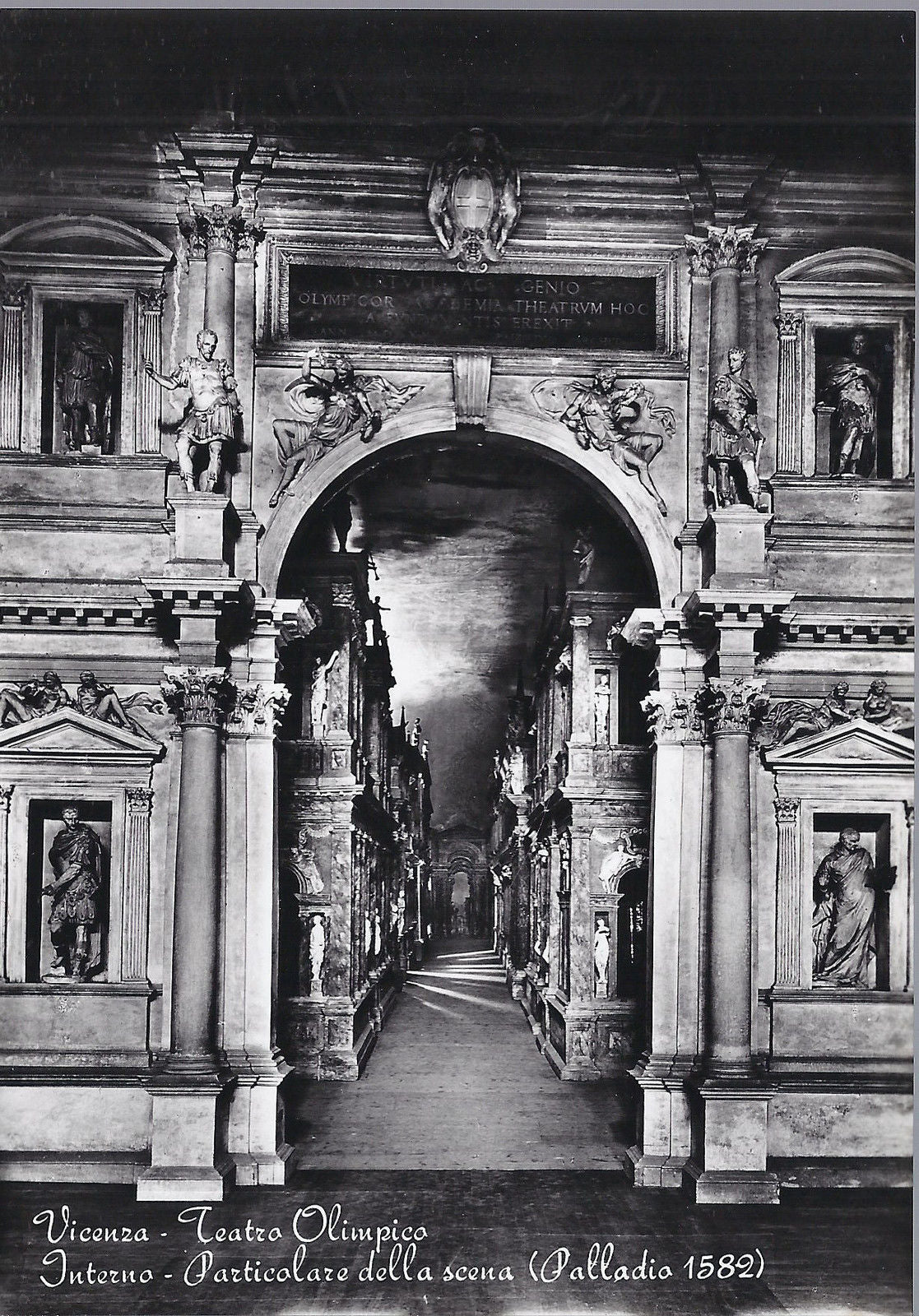 VICENZA - TEATRO OLIMPICO - INTERNO - PARTICOLARE DELLA SCEN