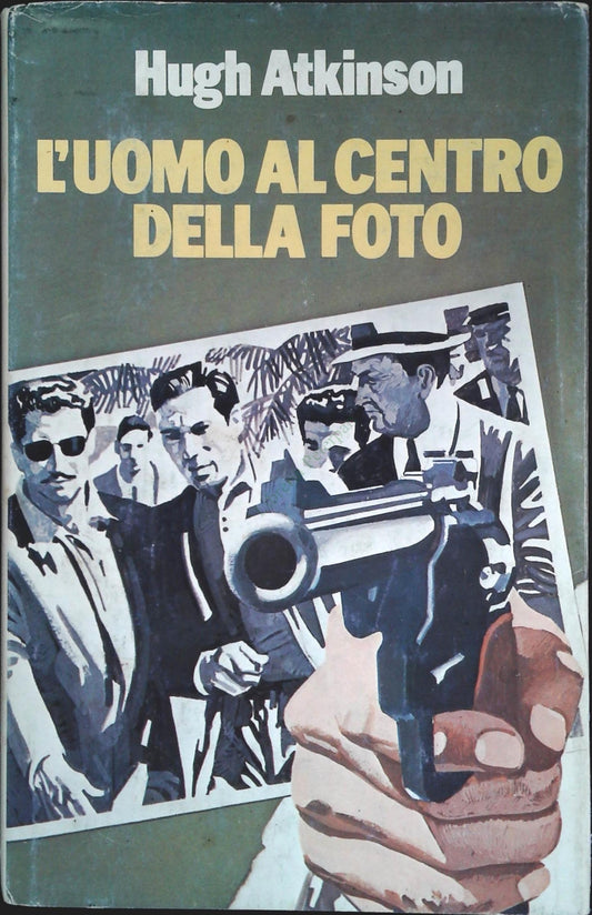 L'UOMO AL CENTRO DELLA FOTO- HUGH ATKINSON