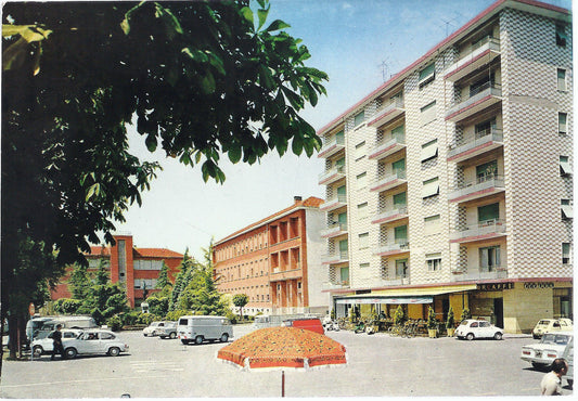 CANELLI - PIAZZA DELLA REPUBBLICA - V 1969 - FG - animata