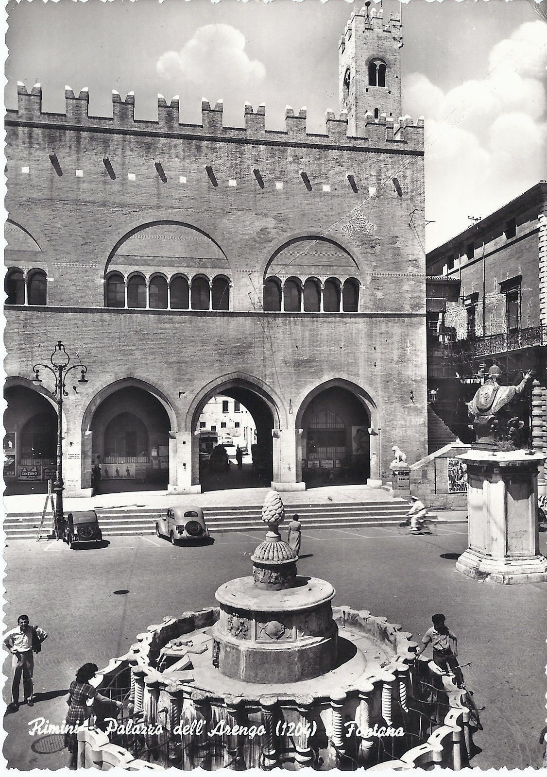 RIMINI - PALAZZO DELL'ARENGO - FONTANA - V 1964 - FG