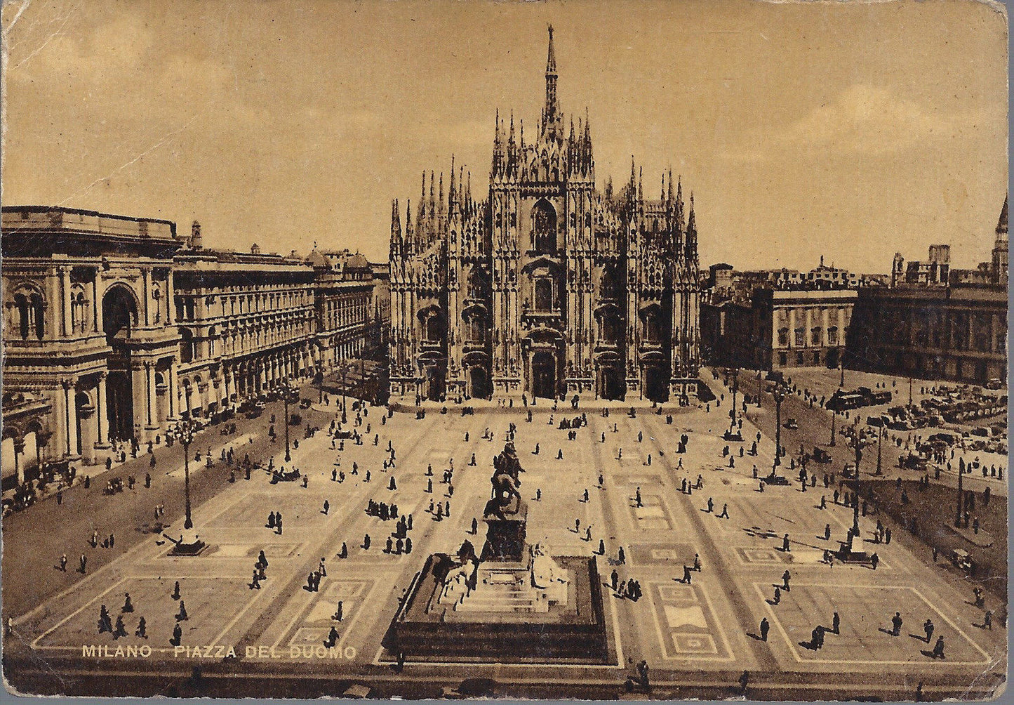 MILANO - PIAZZA DEL DUOMO - V1948