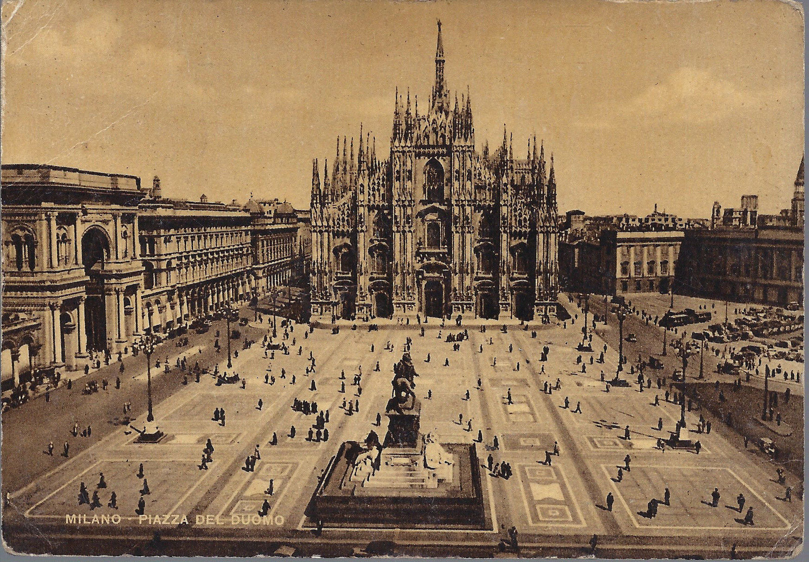 MILANO - PIAZZA DEL DUOMO - V1948