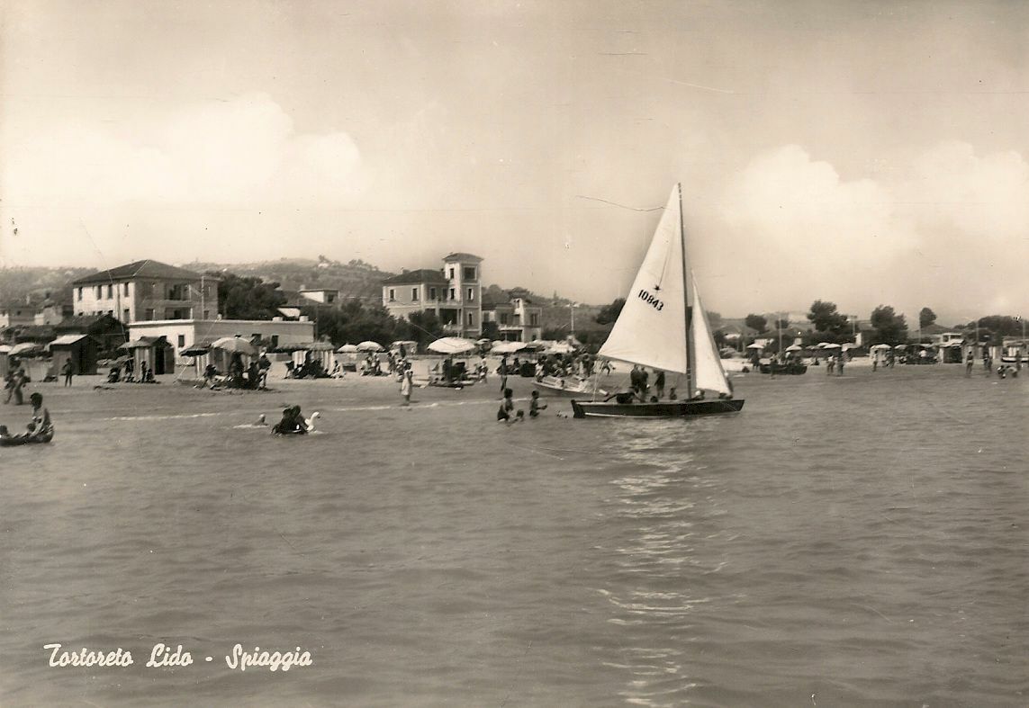 TORTORETO LIDO - SPIAGGIA - NV