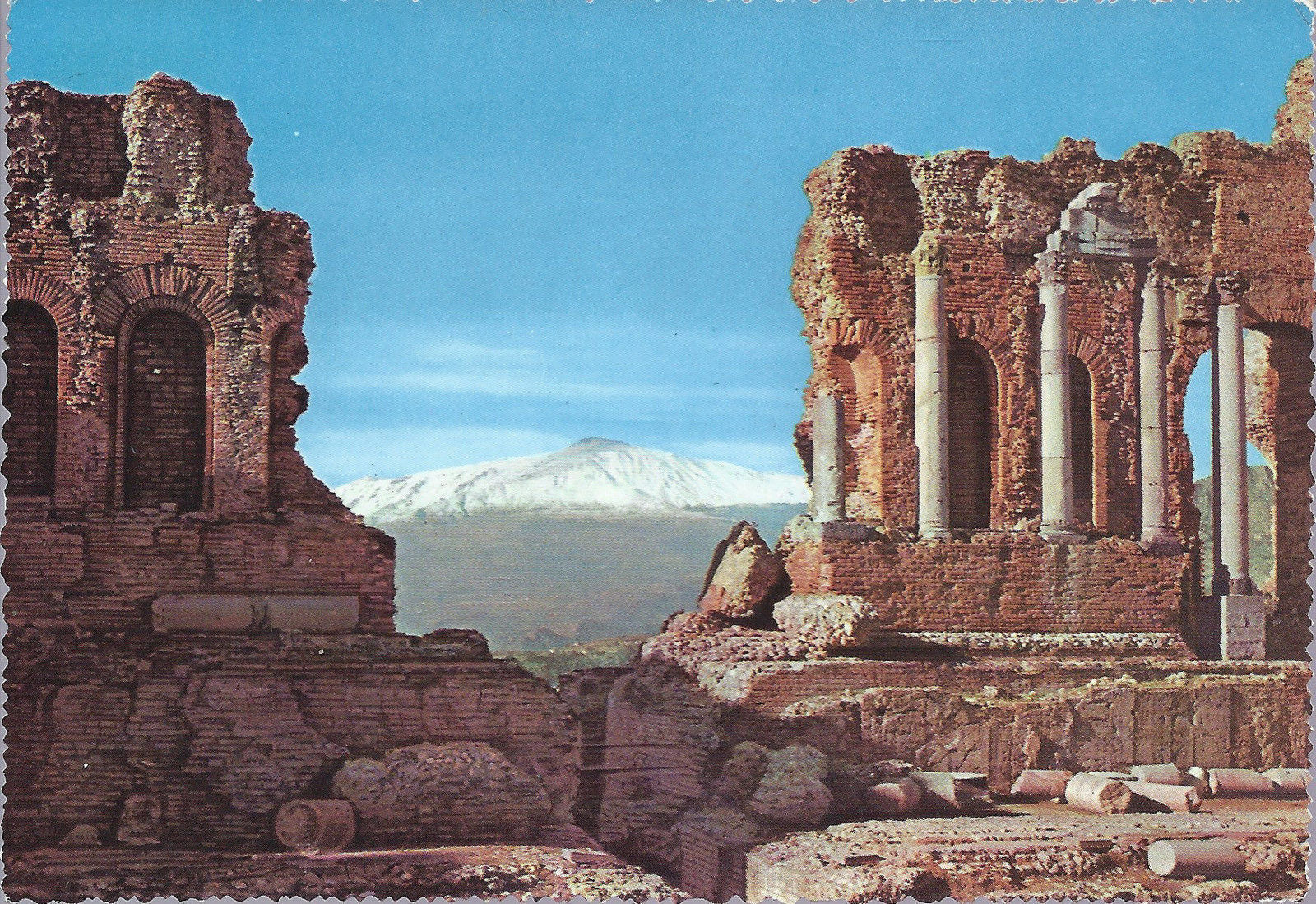 TAORMINA - SCENA DEL TEATRO GRECO CON L'ETNA - V1960