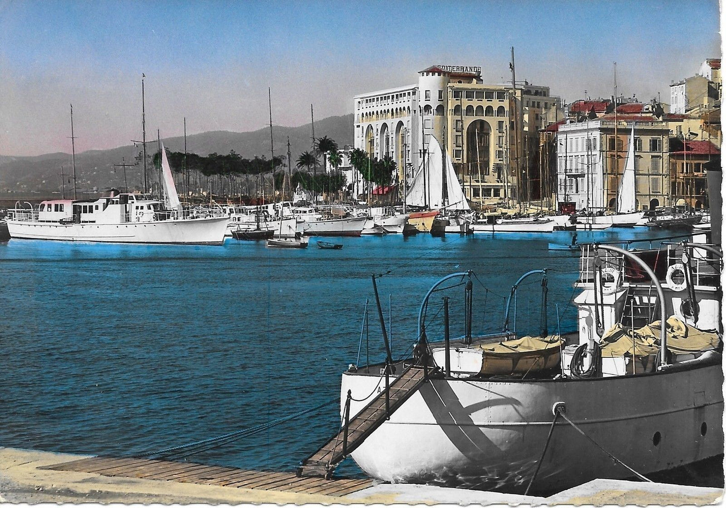 CANNES - VUE SUR LE PORT, LES QUAIS ET LE JARDIN PIBLIC - V1