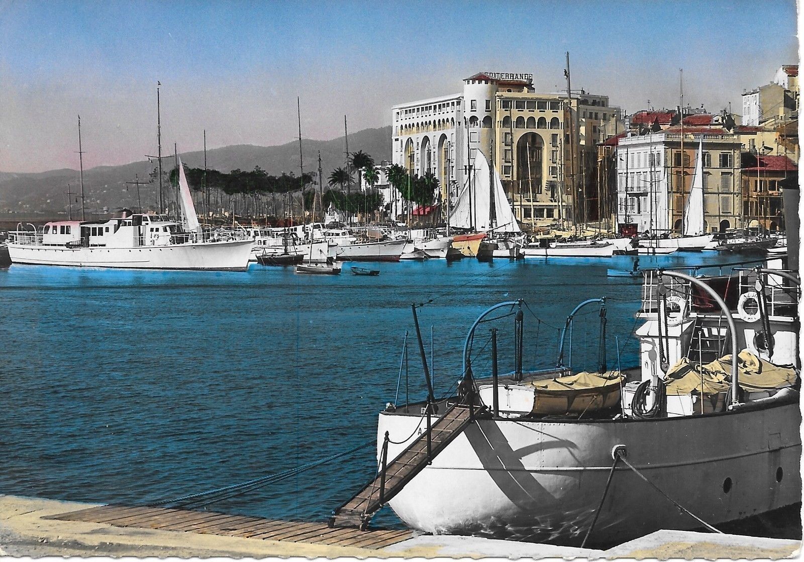 CANNES - VUE SUR LE PORT, LES QUAIS ET LE JARDIN PIBLIC - V1