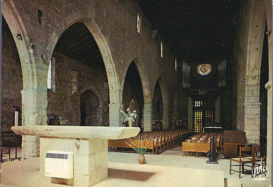 AIGUES-MORTES - INTERIEUR DE L'EGLISE - NV