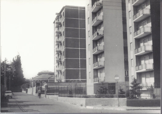 CARATE BRIANZA - VIA A. REZZANICO - NV - FG