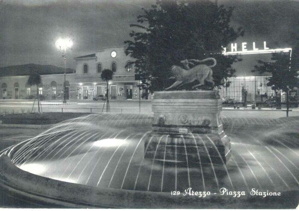 AREZZO - PIAZZA STAZIONE - NOTTURNO - V1956