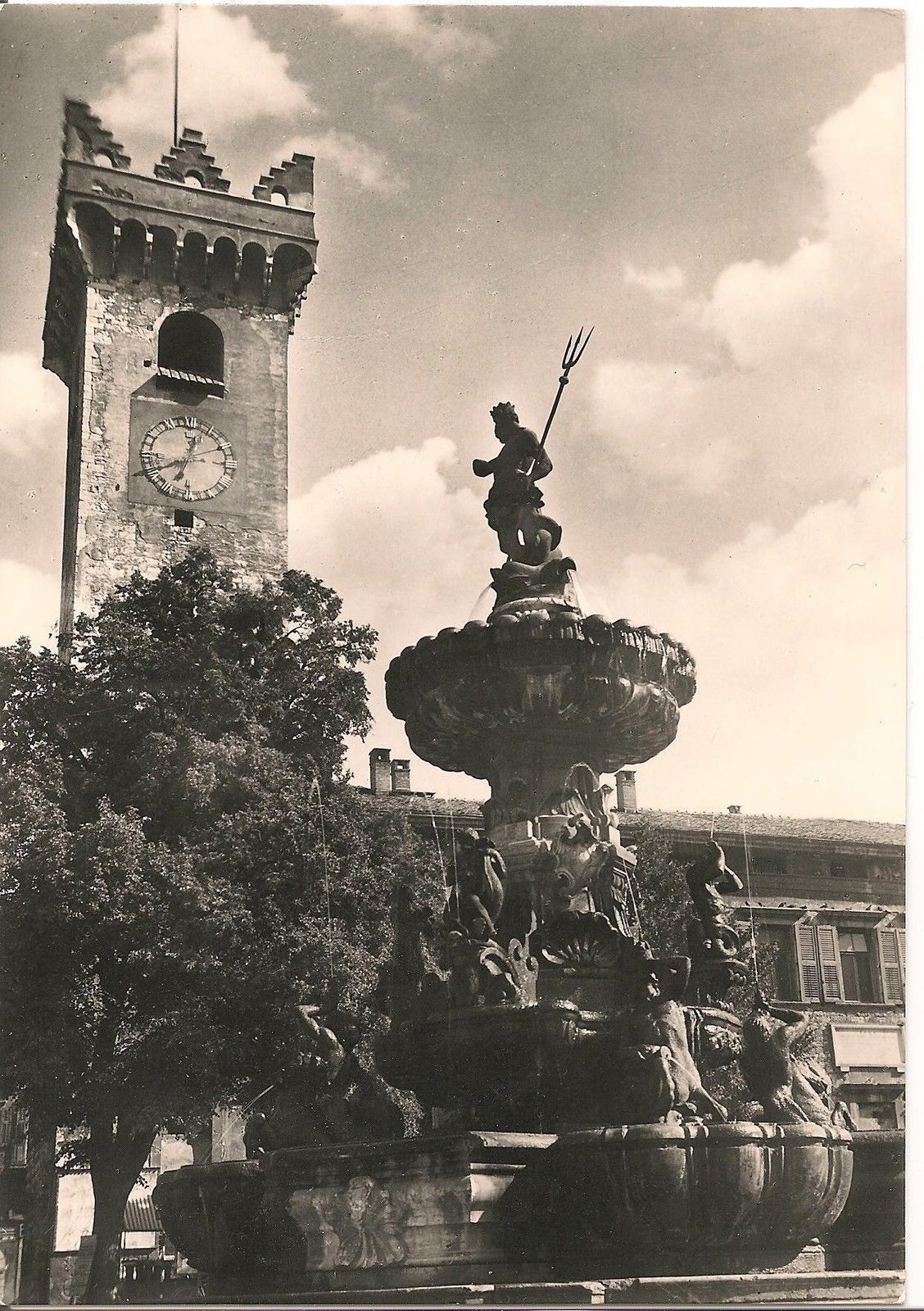 TRENTO - TORRE GRANDE E FONTANA DEL NETTUNO - NV