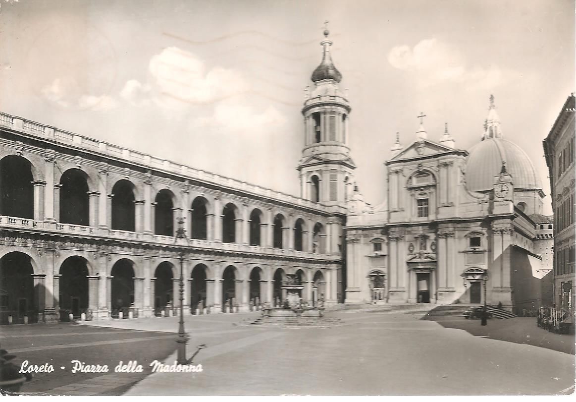 LORETO - PIAZZA DELLA MADONNA - V1970
