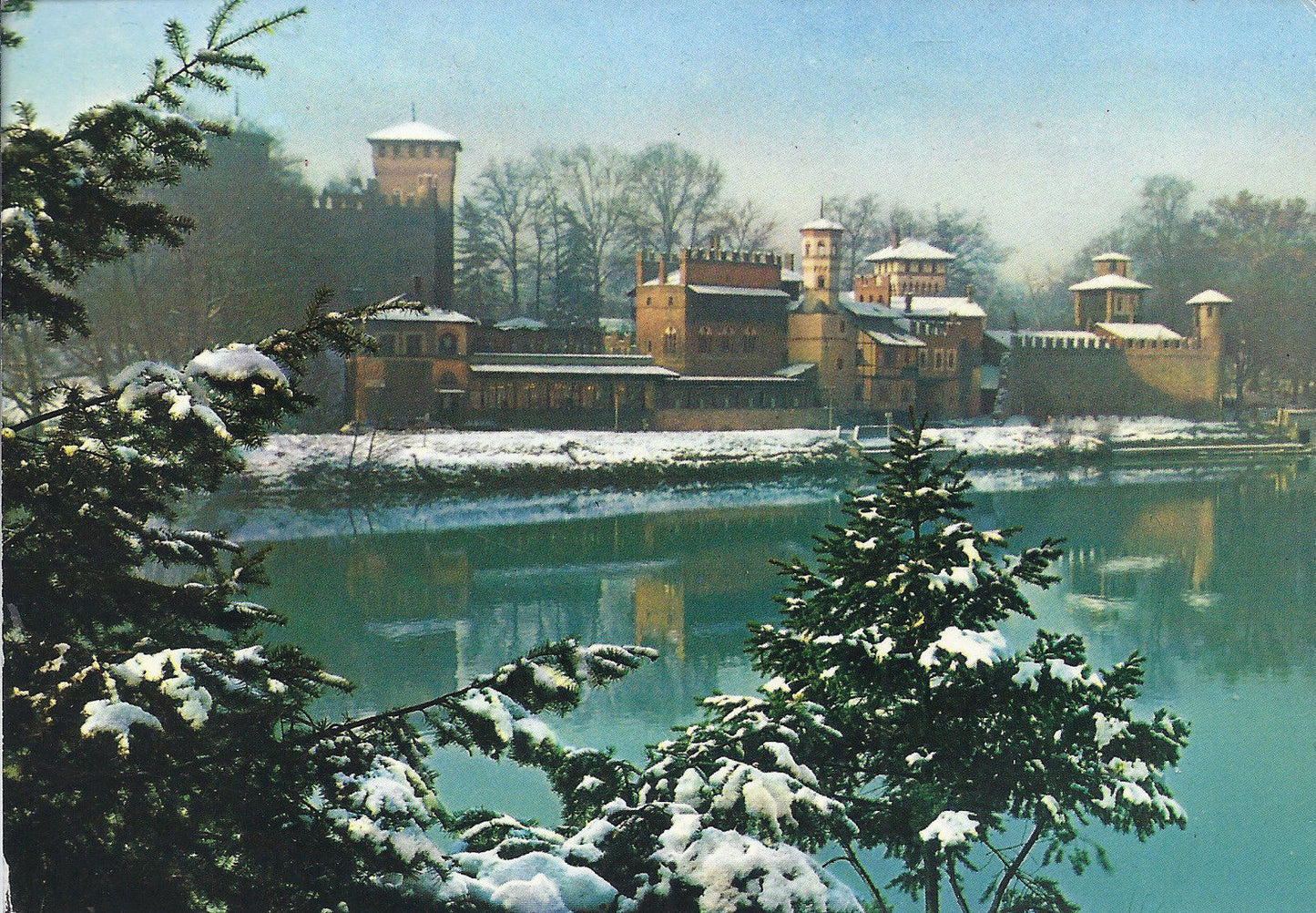 TORINO SOTTO LA NEVE - IL CASTELLO MEDIOEVALE ED IL FIUME PO