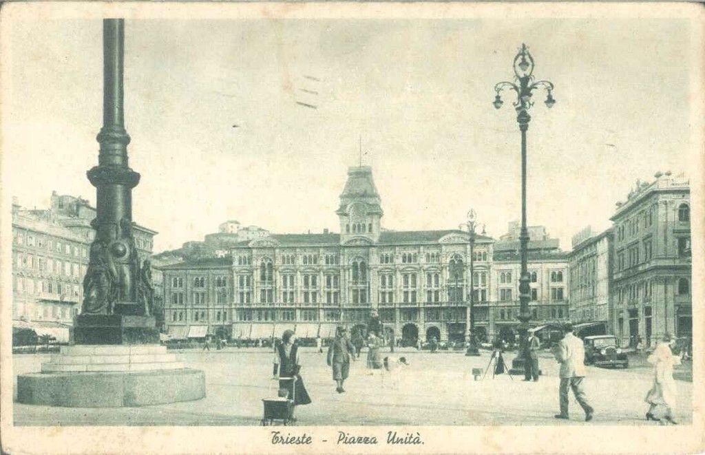 TRIESTE - PIAZZA UNITA' - V1942
