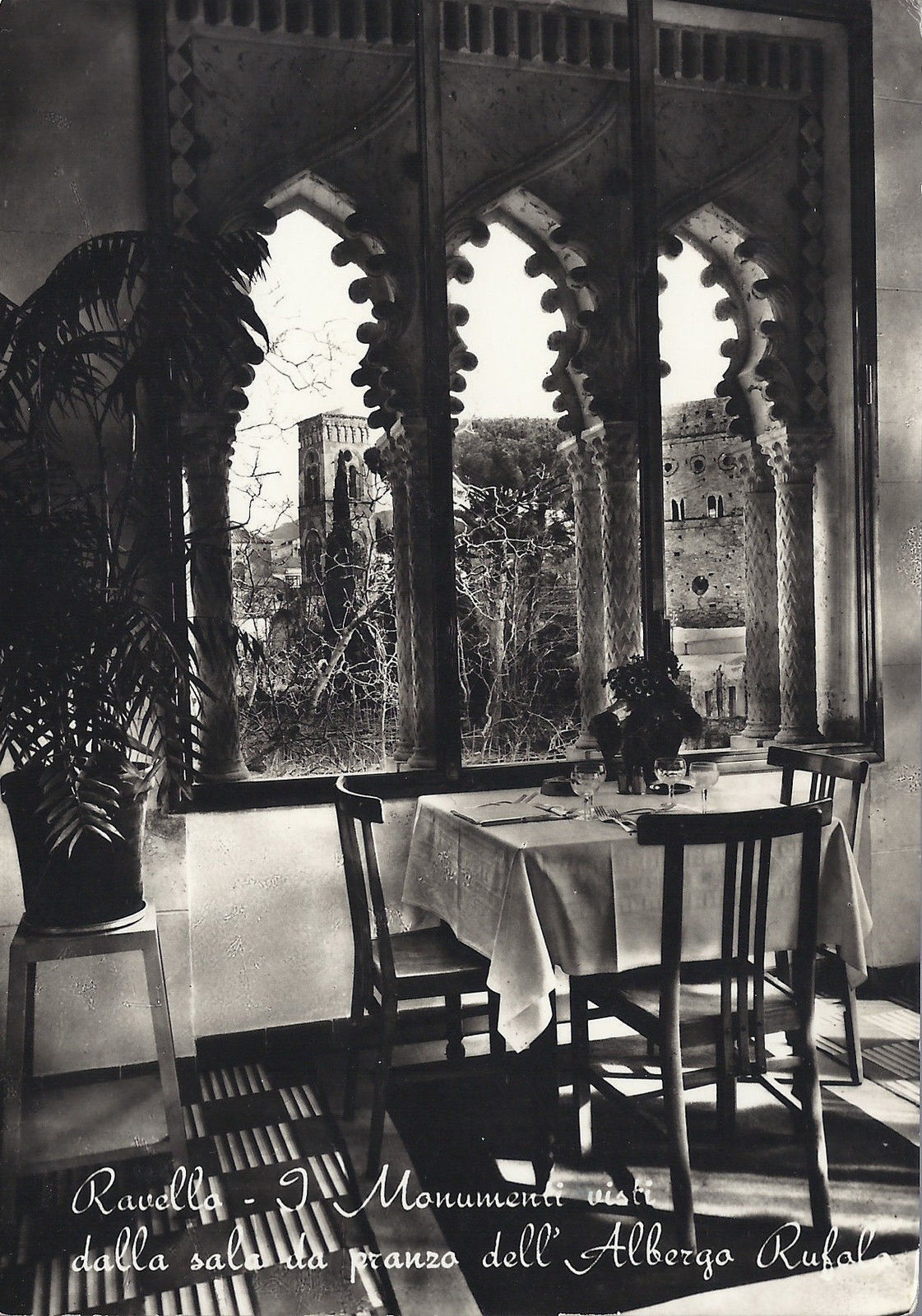 RAVELLO - I MONUMENTI VISTI DALLA SALA DA PRANZO DELL'A