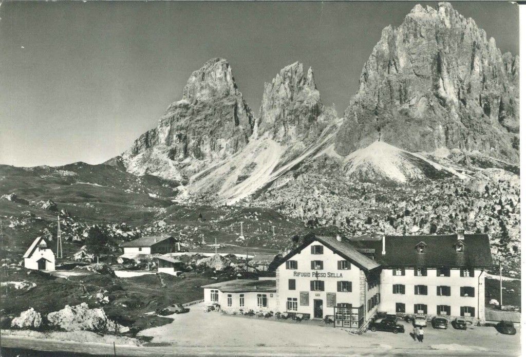 PASSO SELLA - RIFUGIO E SASSOLUNGO - V1973