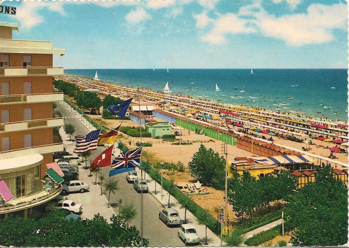 RICCIONE - PANORAMA DELLA SPIAGGIA - V