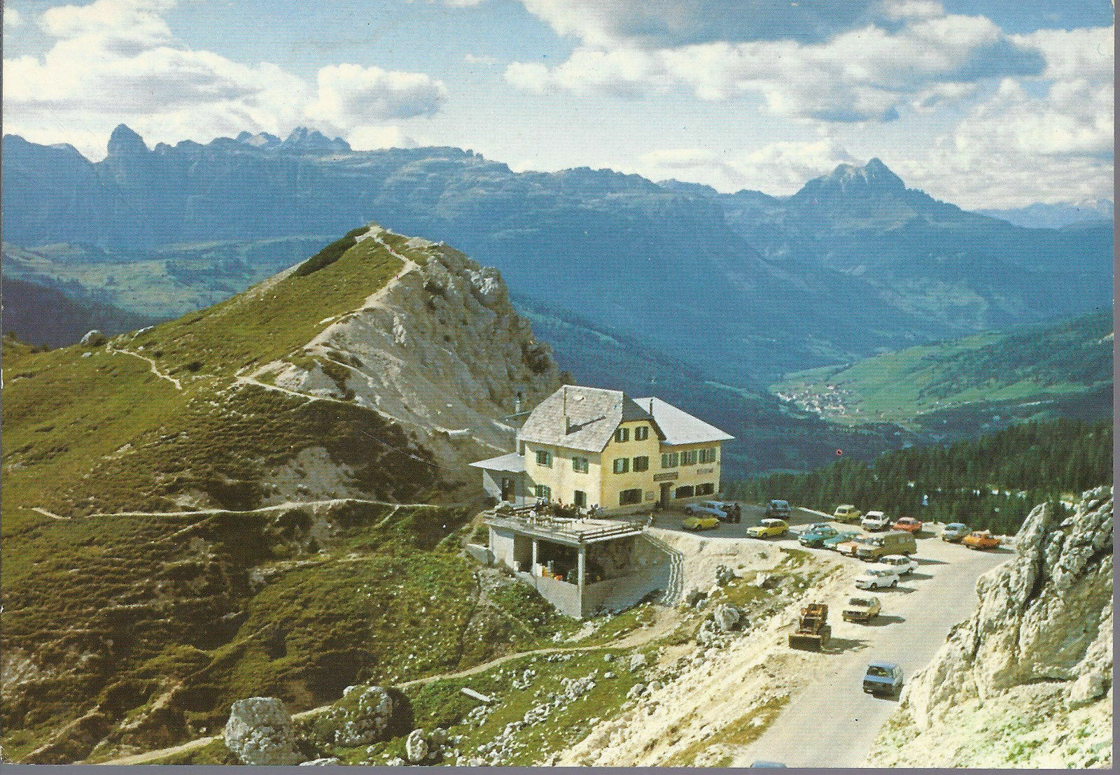 DOLOMITI - RIFUGIO PASSO VALPAROLA verso VAL BADIA - GHERDAN