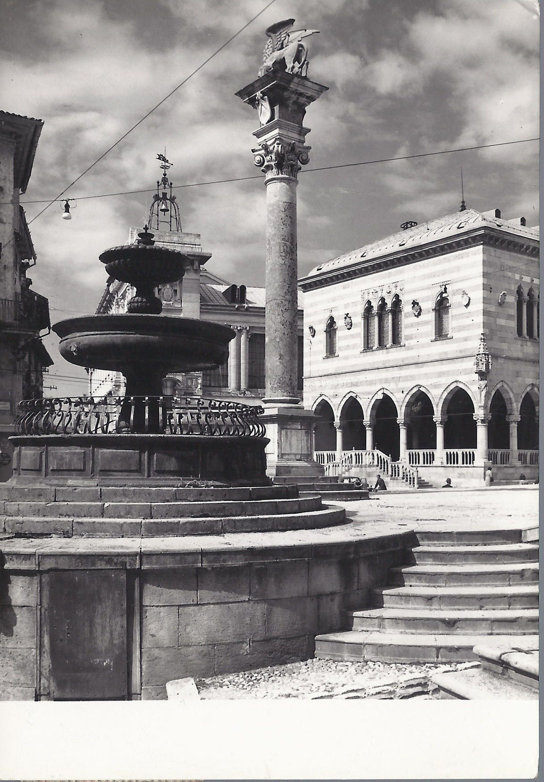 UDINE - PIAZZA DELLA LIBERTA' - FONTANA  E LOGGIA MUNIC