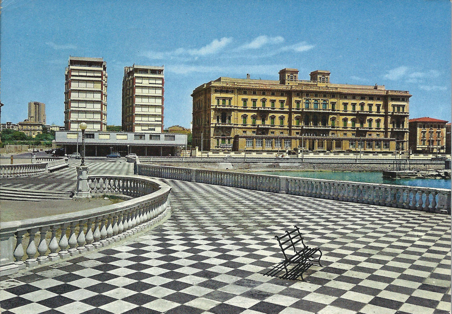LIVORNO - TERRAZZA P. MASCAGNI E ALBERGO PALAZZO - V 1975 -
