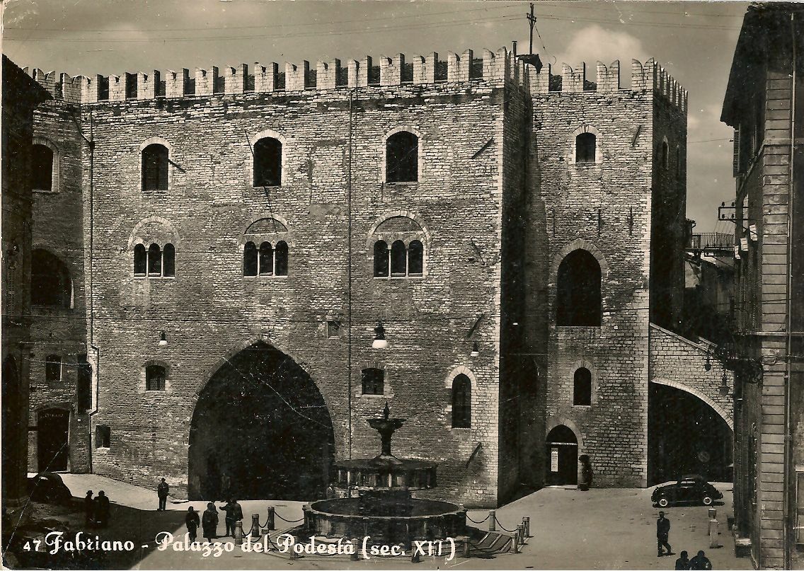 FABRIANO - PALAZZO DEL PODESTA' - V1957