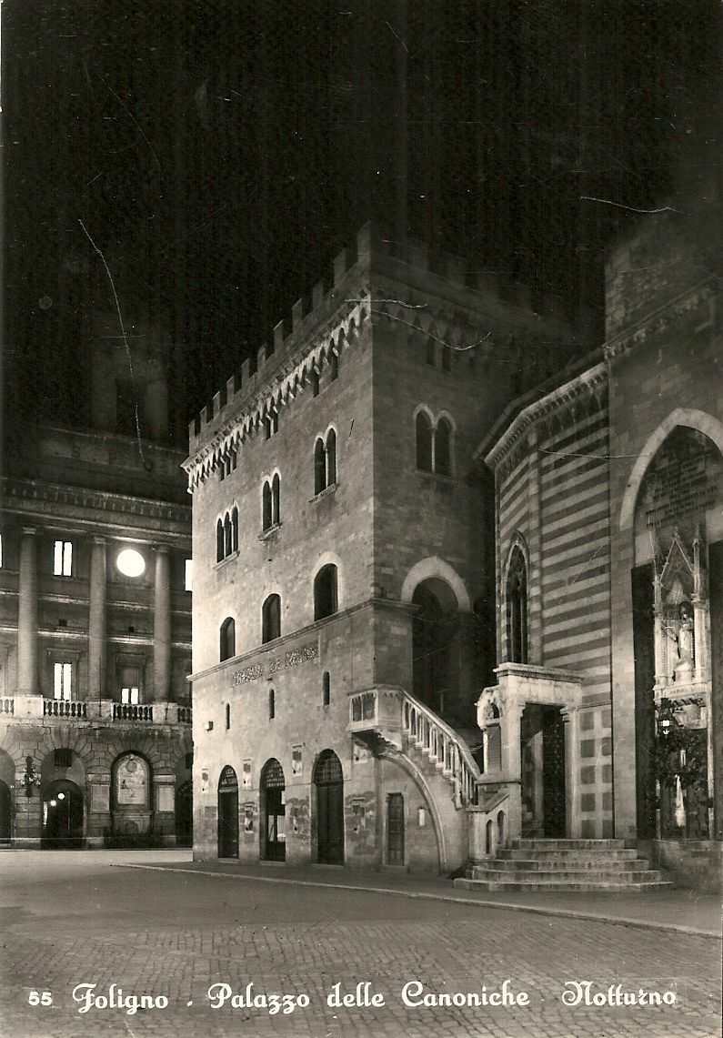 FOLIGNO - PALAZZO DELLE CANONICHE  - NOTTURNO V1960