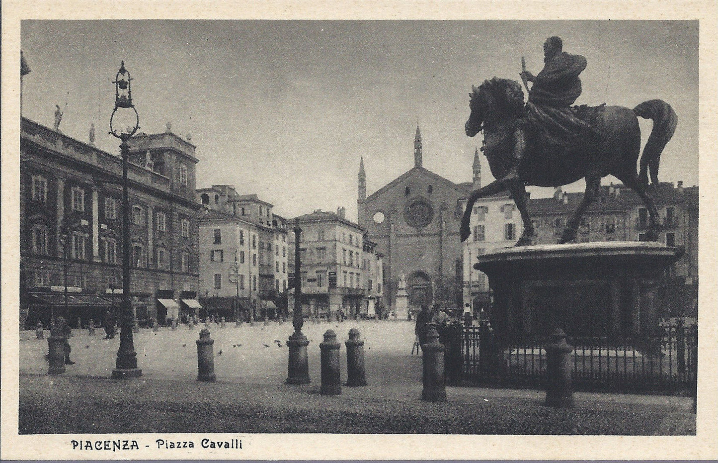 PIACENZA - PIAZZA CAVALLI - NV (Ed. L. Camisa)