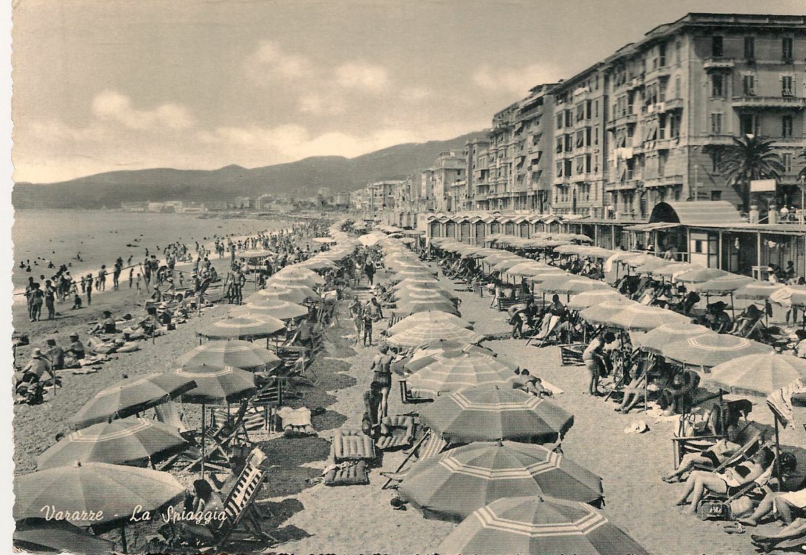 VARAZZE - LA SPIAGGIA - V1965
