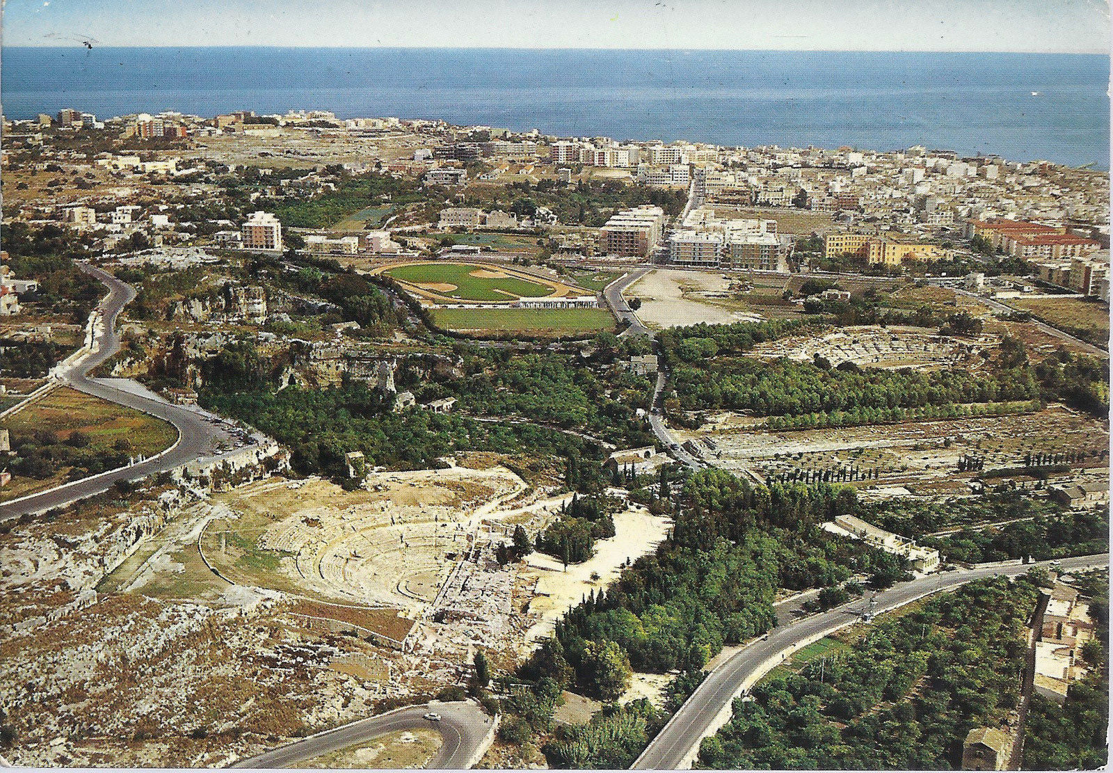 SIRACUSA DALL'AEREO - ZONA ARCHEOLOGICA - V 1982 - FG