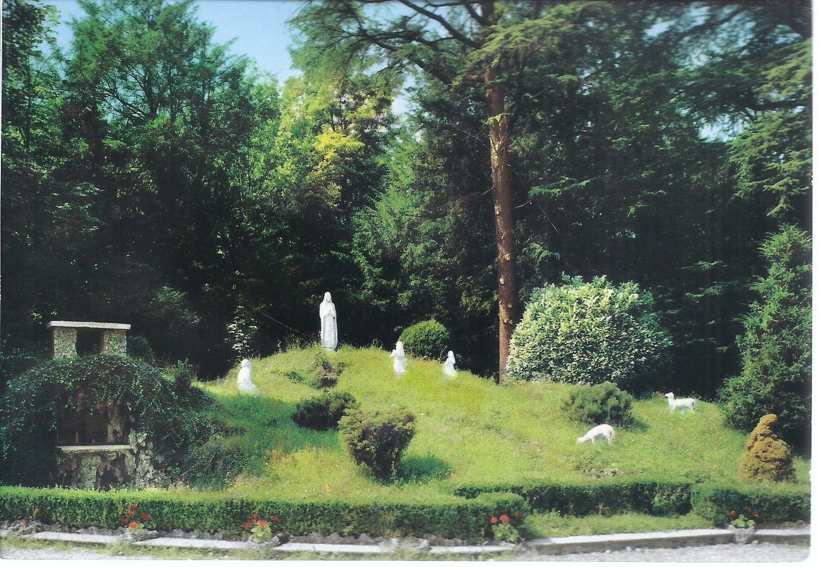 DESIO - COLLINA DI FATIMA NEL PARCO VILLA TITTONI - V 1981 -